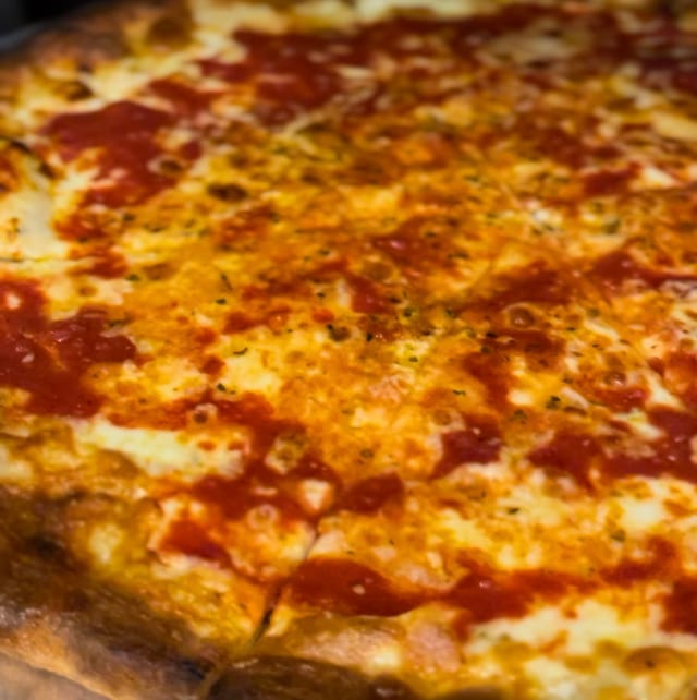 Streeter Cheese Pizza.